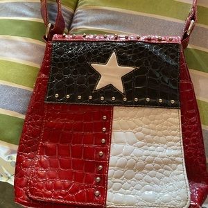 RED PATENT LEATHER TEXAS PURSE